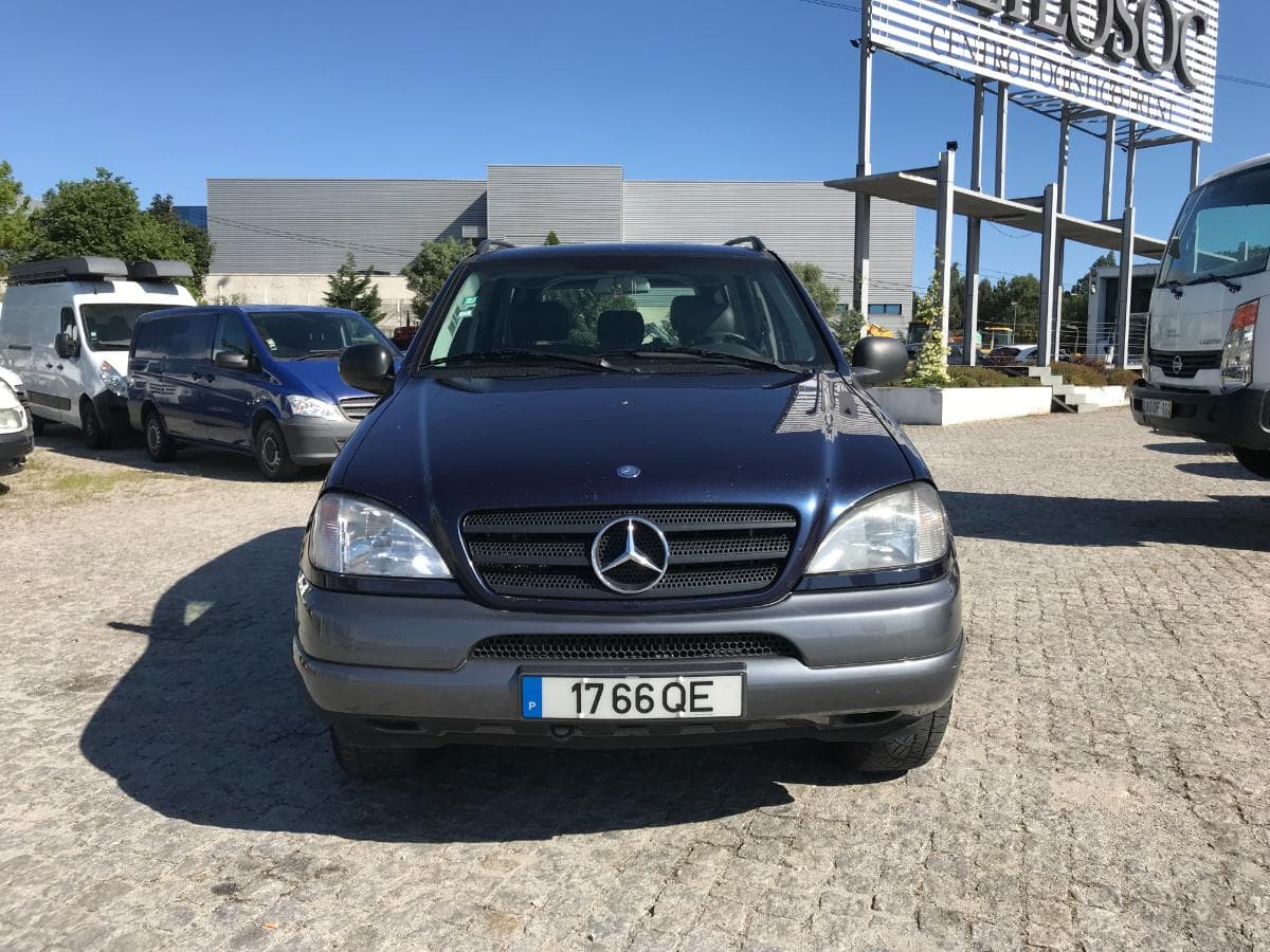 Mercedes-Benz ML 270CDI · Ano 2000 — imagem 2