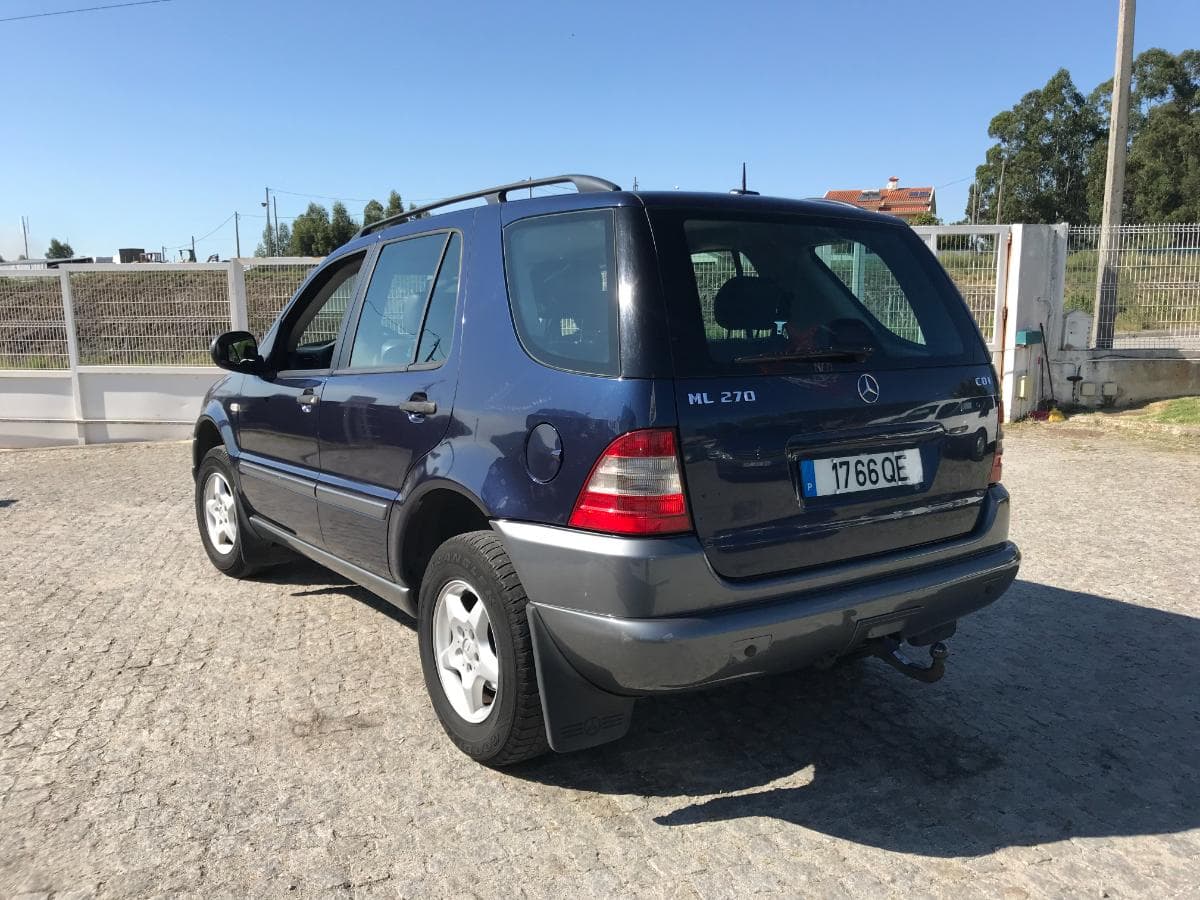 Mercedes-Benz ML 270CDI · Ano 2000 — imagem 5
