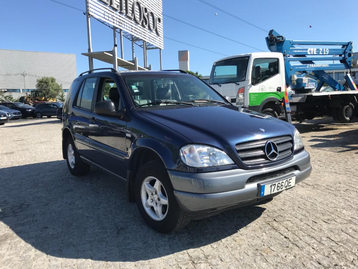 Mercedes-Benz ML 270CDI · Ano 2000 — imagem 1