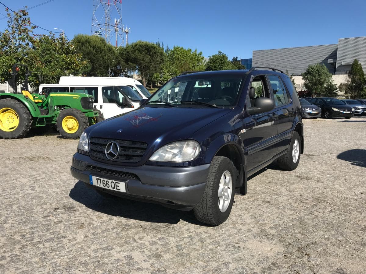 Mercedes-Benz ML 270CDI · Ano 2000 — imagem 4