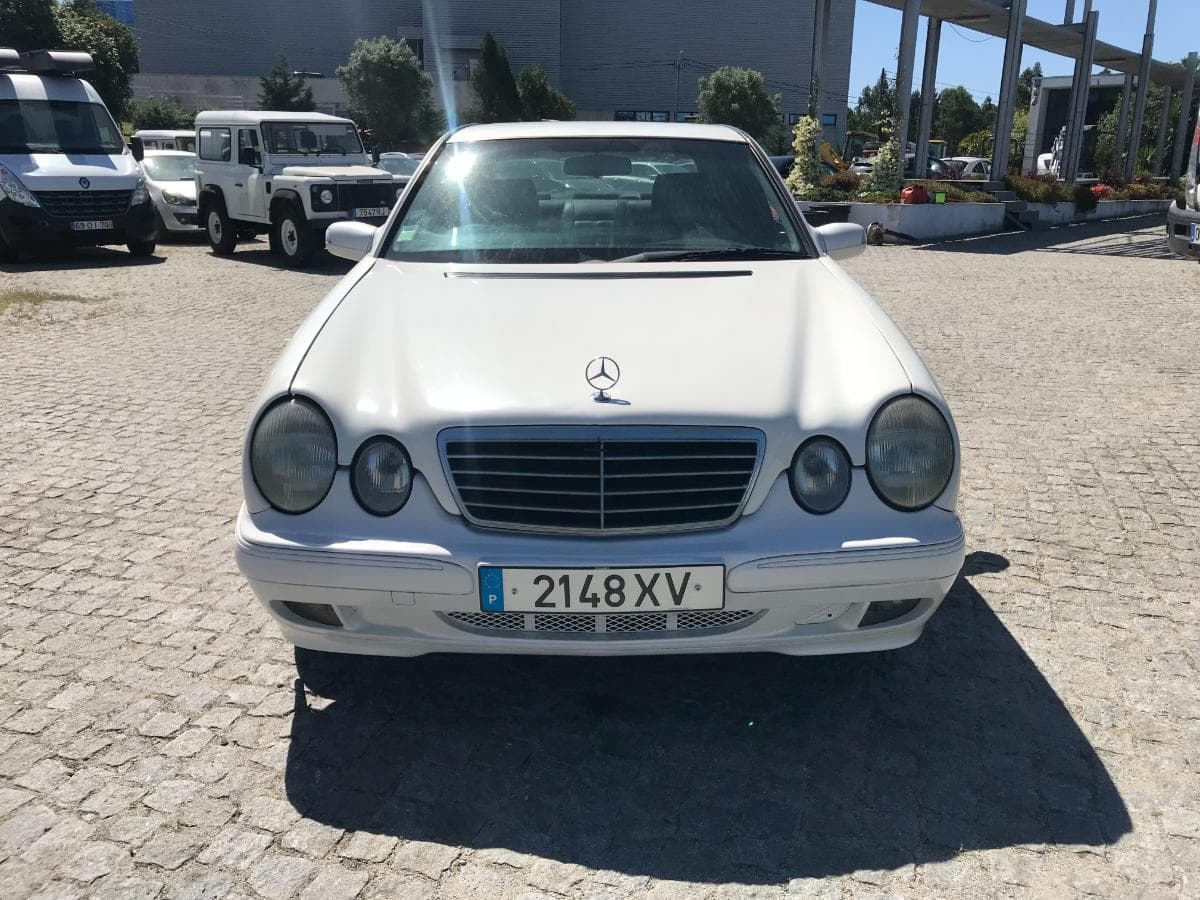 Mercedes-Benz E220 CDI · Ano 2001 — imagem 2
