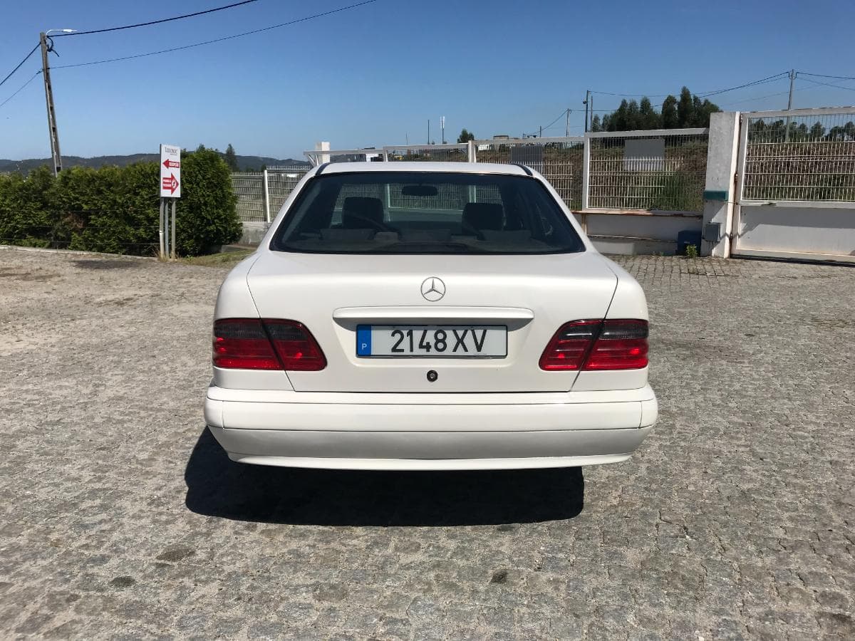 Mercedes-Benz E220 CDI · Ano 2001 — imagem 5