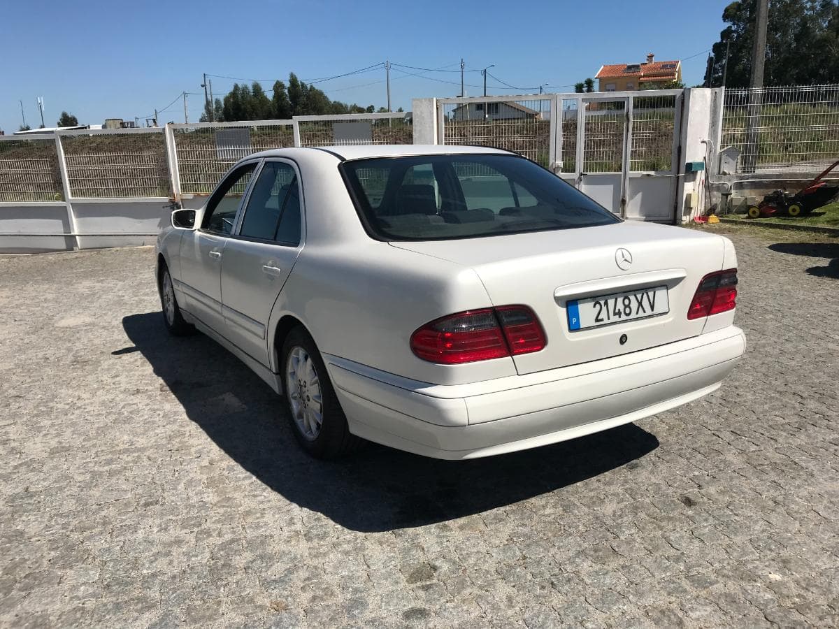 Mercedes-Benz E220 CDI · Ano 2001 — imagem 6