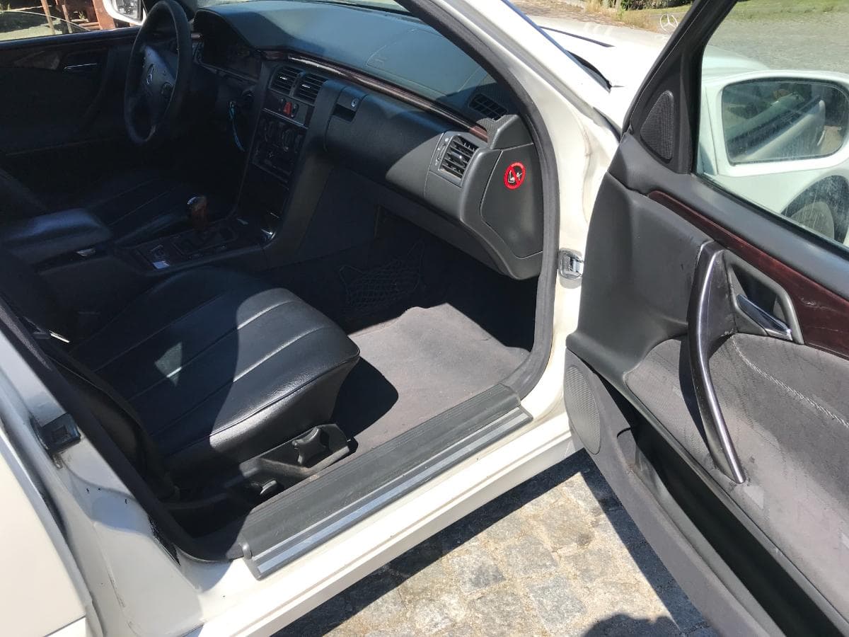Mercedes-Benz E220 CDI · Ano 2001 — imagem 17