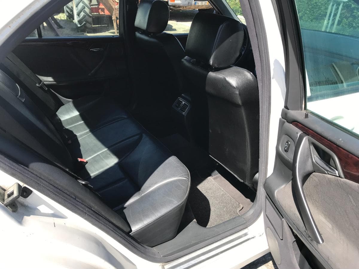 Mercedes-Benz E220 CDI · Ano 2001 — imagem 18