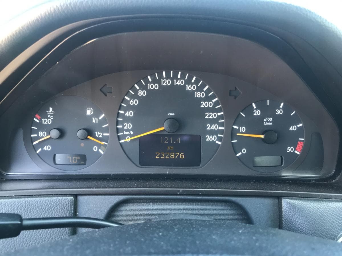 Mercedes-Benz E220 CDI · Ano 2001 — imagem 29