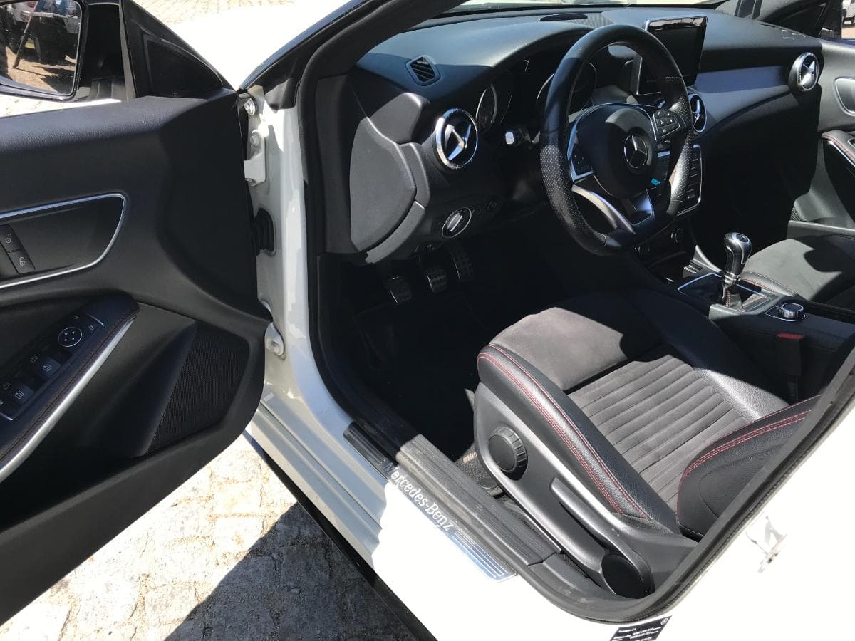 Mercedes-Benz CLA 200D Bluetec AMG · Ano 2016 — imagen 16