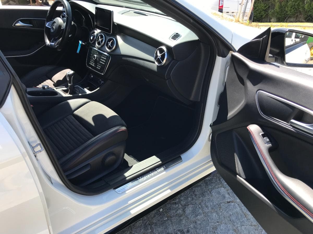 Mercedes-Benz CLA 200D Bluetec AMG · Ano 2016 — imagen 17