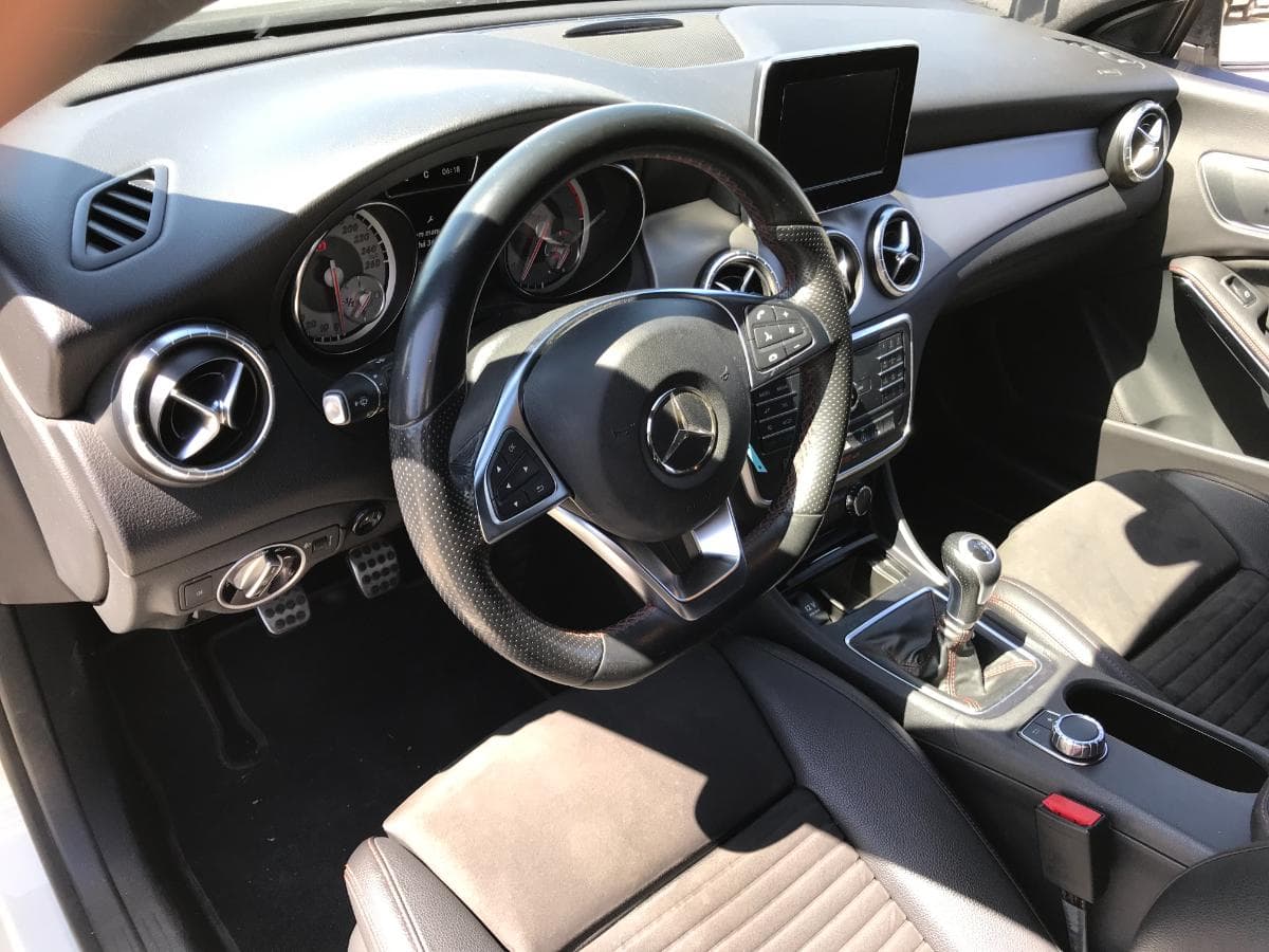 Mercedes-Benz CLA 200D Bluetec AMG · Ano 2016 — imagen 21