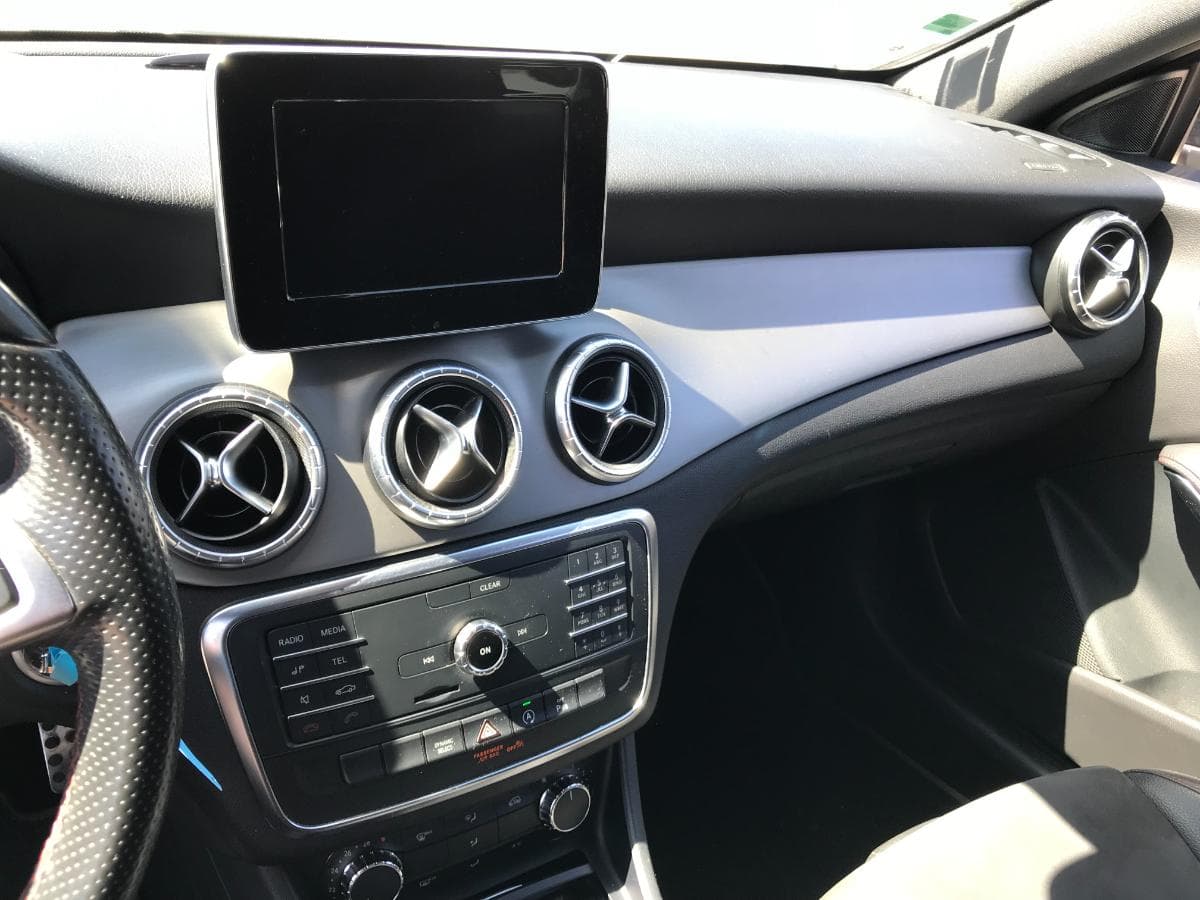 Mercedes-Benz CLA 200D Bluetec AMG · Ano 2016 — imagen 24