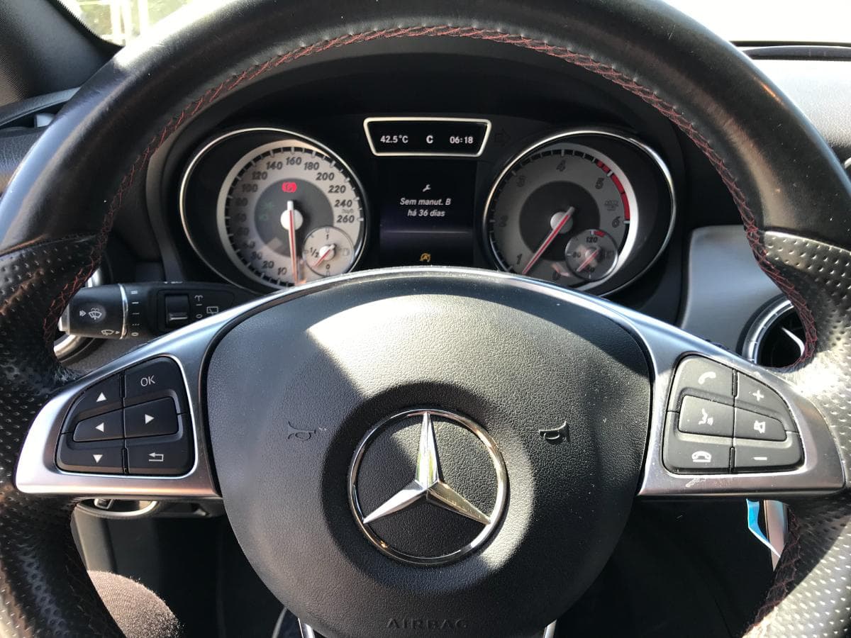 Mercedes-Benz CLA 200D Bluetec AMG · Ano 2016 — imagen 27