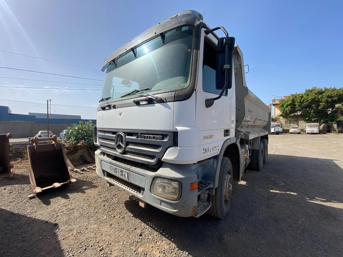 Camião Basculante 26 T (4X2)