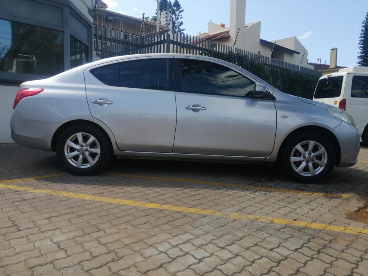 Nissan Almera · — image 2