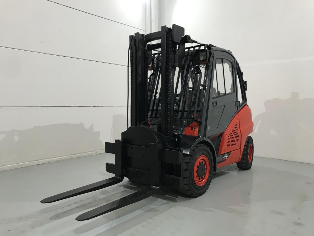 Empilhador Linde H45 4500KG · Ano 2015 · Pinça Giratória — imagem 1