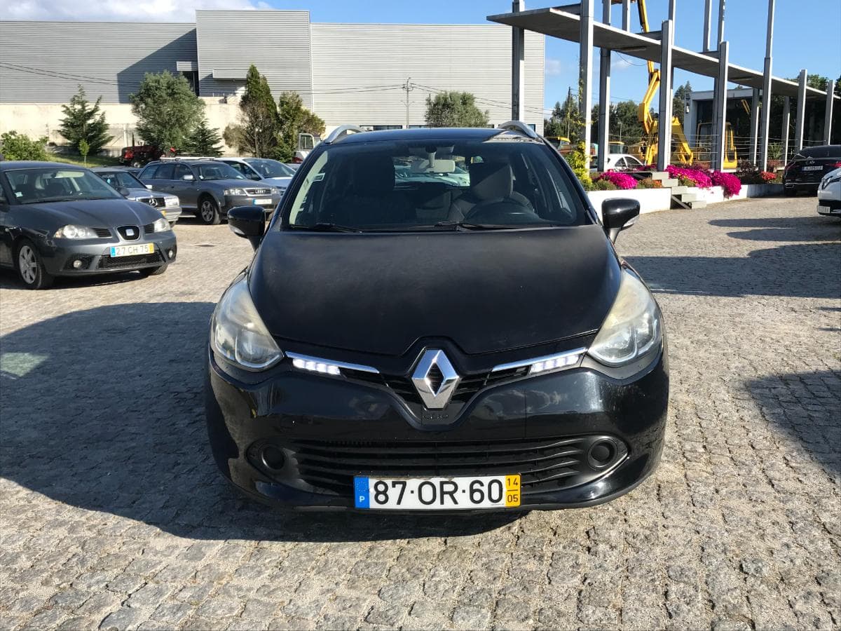 Renault Clio 1.5 DCI · Ano 2014   87-OR-60 · Paredes — imagen 2