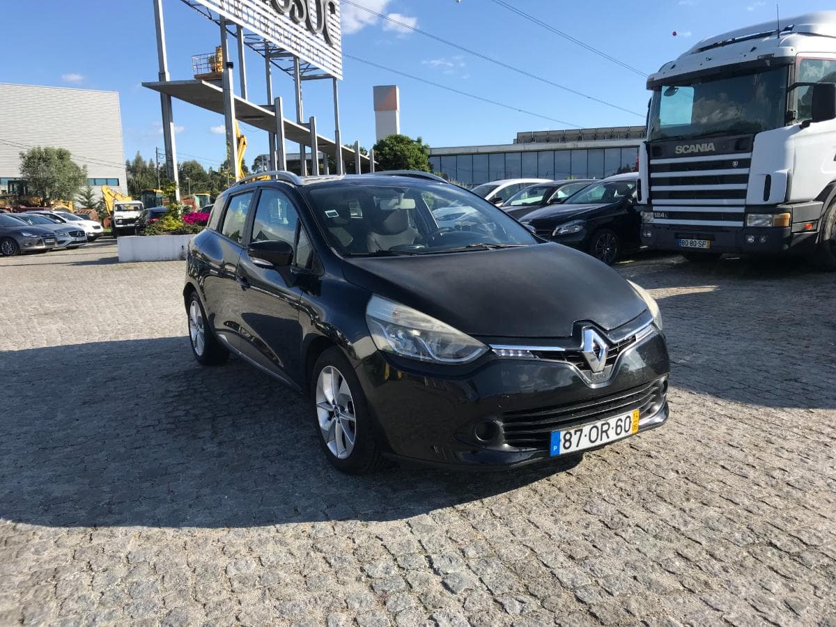 Renault Clio 1.5 DCI · Ano 2014   87-OR-60 · Paredes — imagen 1