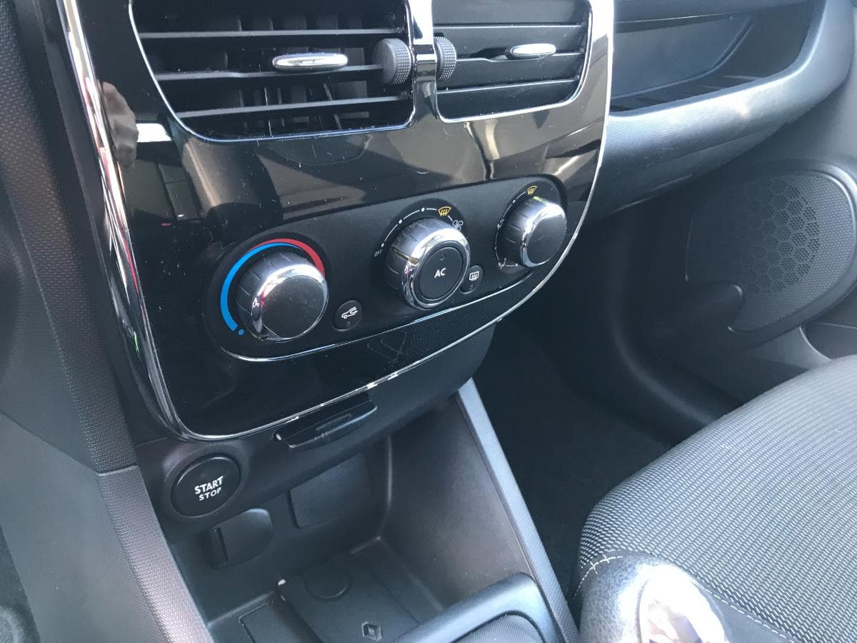 Renault Clio 1.5 DCI · Ano 2014   87-OR-60 · Paredes — imagen 22