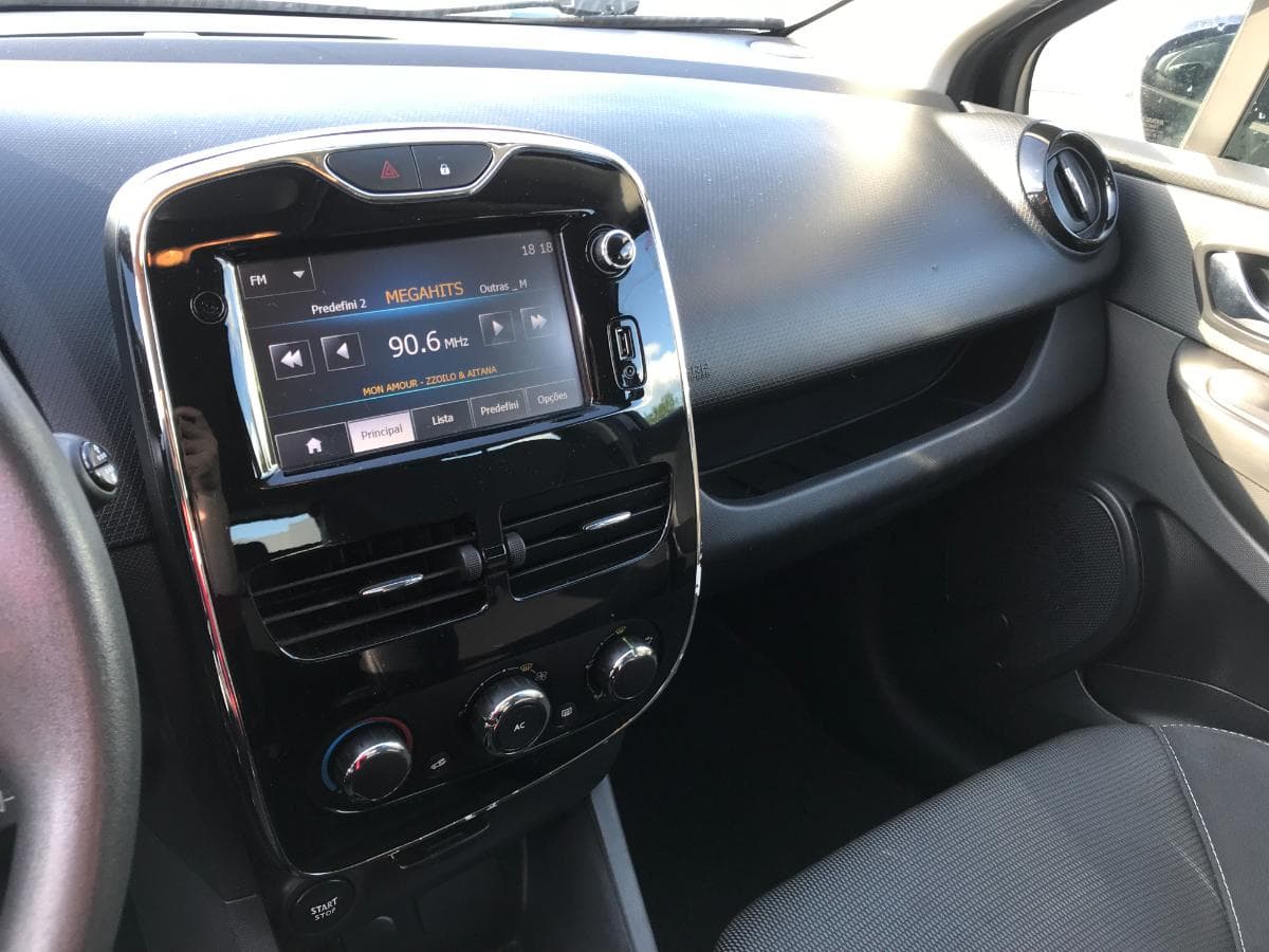 Renault Clio 1.5 DCI · Ano 2014   87-OR-60 · Paredes — imagen 25