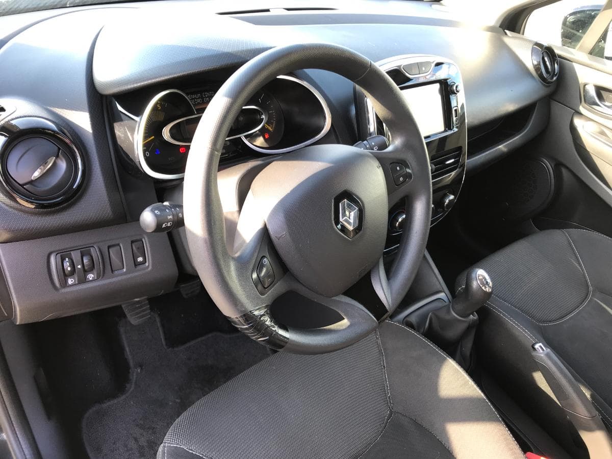 Renault Clio 1.5 DCI · Ano 2014   87-OR-60 · Paredes — imagen 28