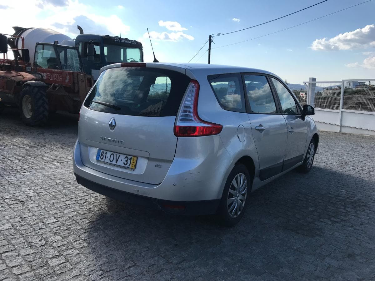 Renault Mégane Scénic 1.5 DCI · Ano 2011 — image 6