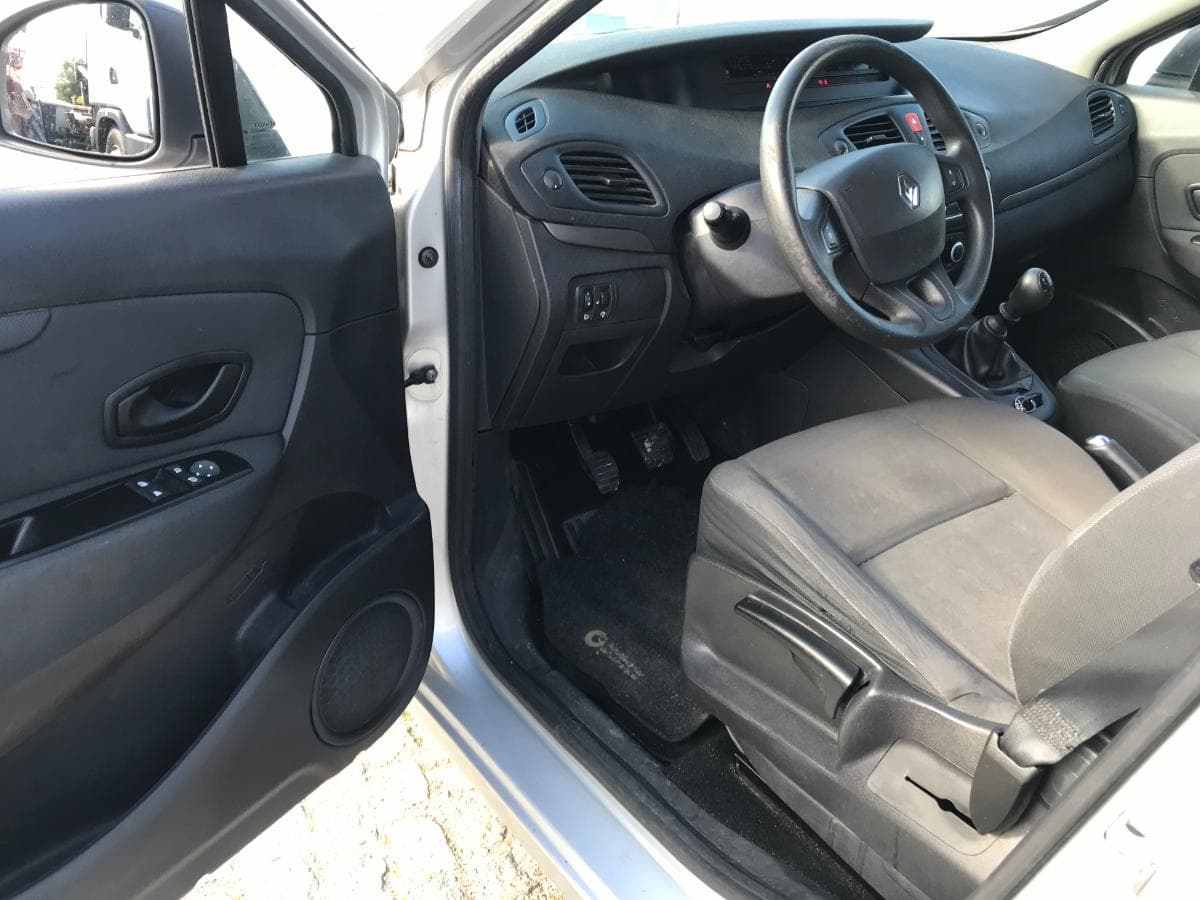 Renault Mégane Scénic 1.5 DCI · Ano 2011 — image 24