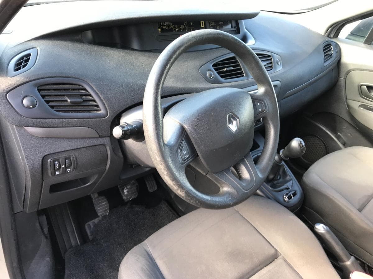 Renault Mégane Scénic 1.5 DCI · Ano 2011 — image 26