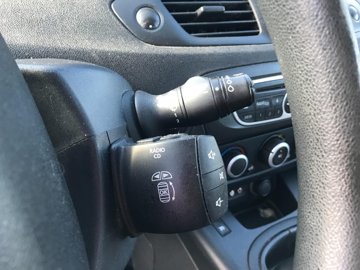Renault Mégane Scénic 1.5 DCI · Ano 2011 — image 27