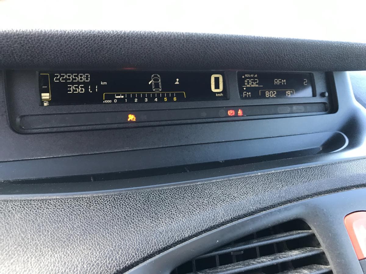 Renault Mégane Scénic 1.5 DCI · Ano 2011 — image 28