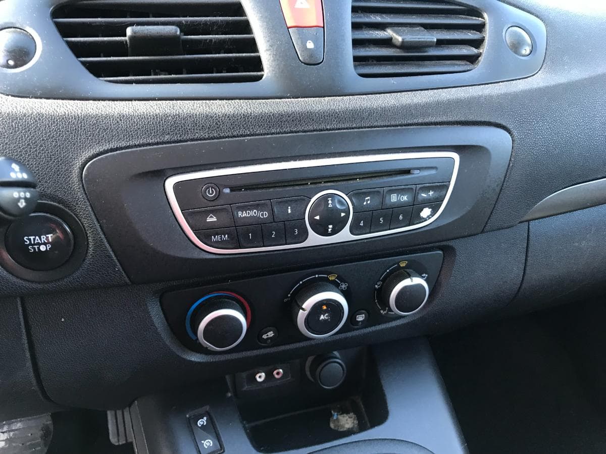 Renault Mégane Scénic 1.5 DCI · Ano 2011 — image 32