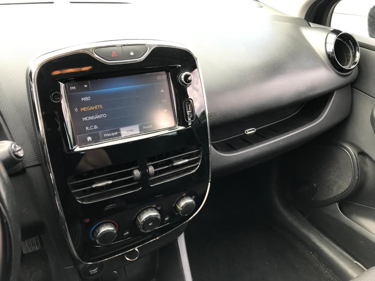 Renault Clio 1.5 DCI · Ano 2014 — imagem 27