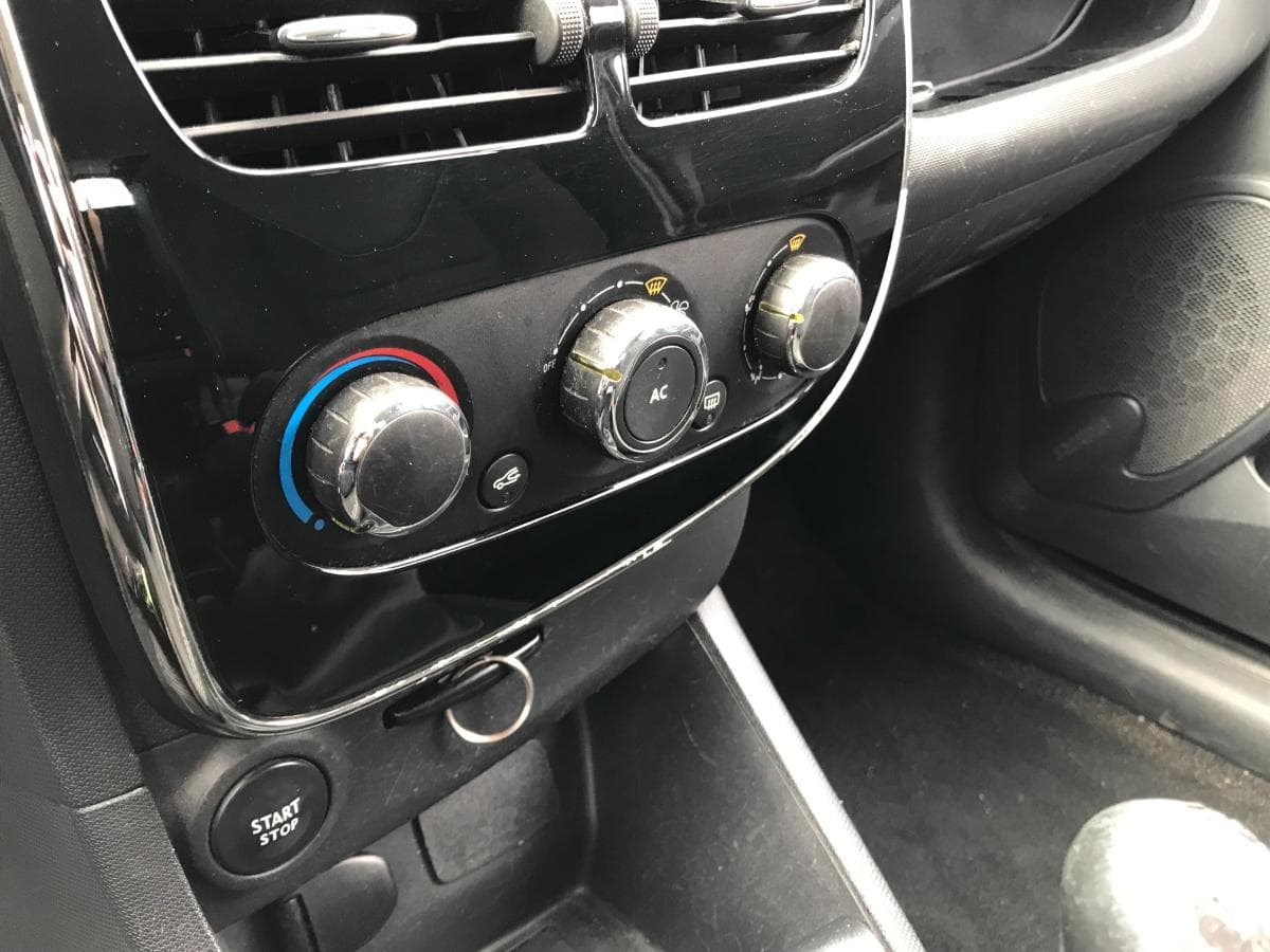 Renault Clio 1.5 DCI · Ano 2014 — imagem 28
