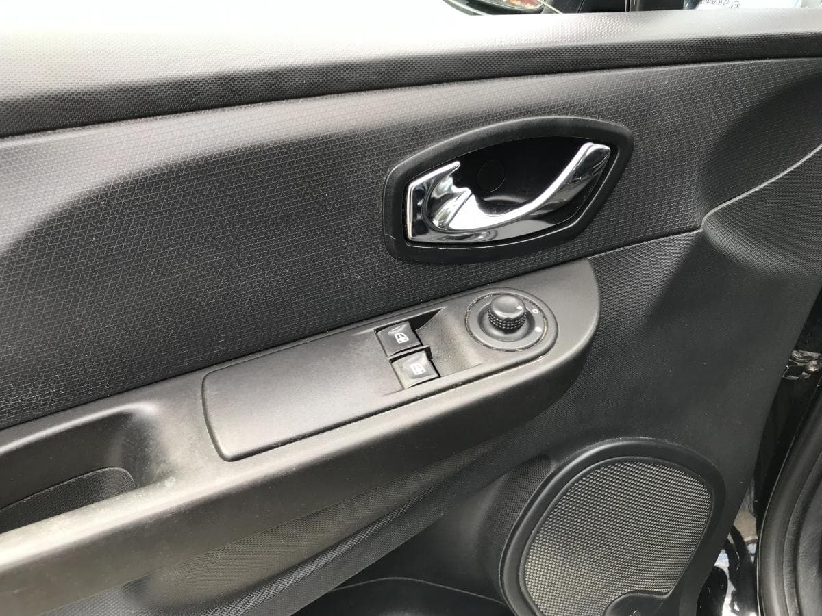 Renault Clio 1.5 DCI · Ano 2014 — imagem 30