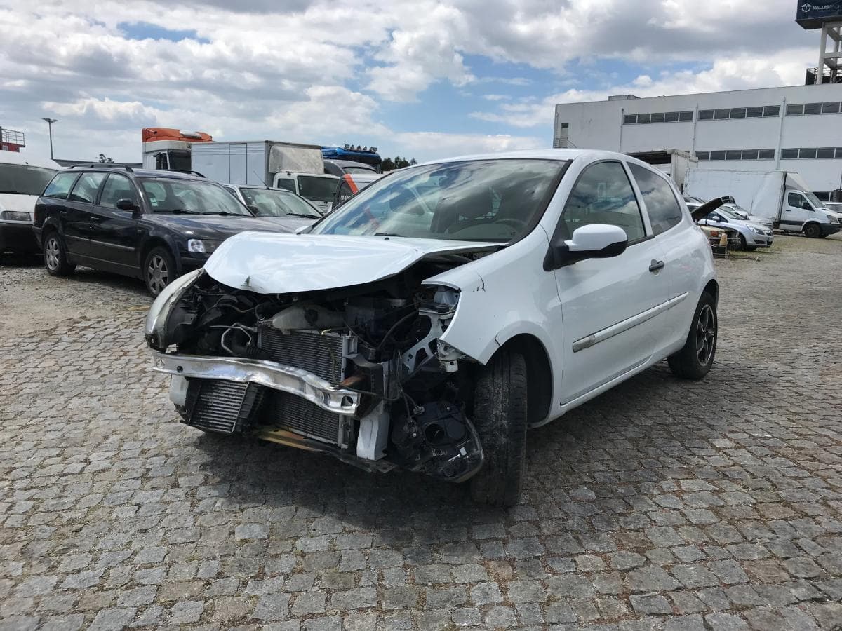 Renault Clio 1.5 DCI · Ano 2009 — imagem 1