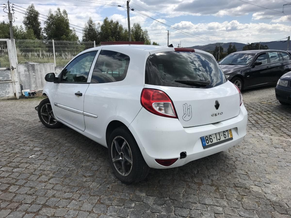 Renault Clio 1.5 DCI · Ano 2009 — imagem 9