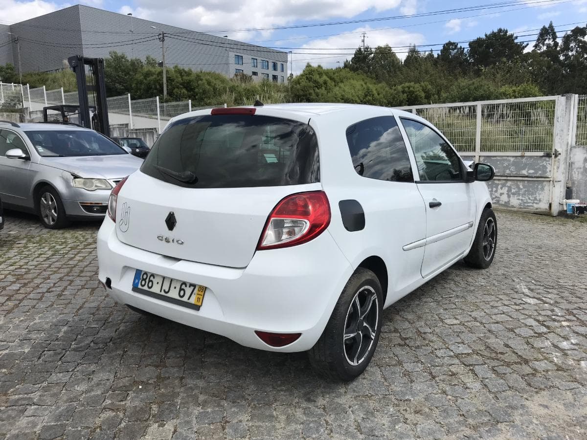 Renault Clio 1.5 DCI · Ano 2009 — imagem 7