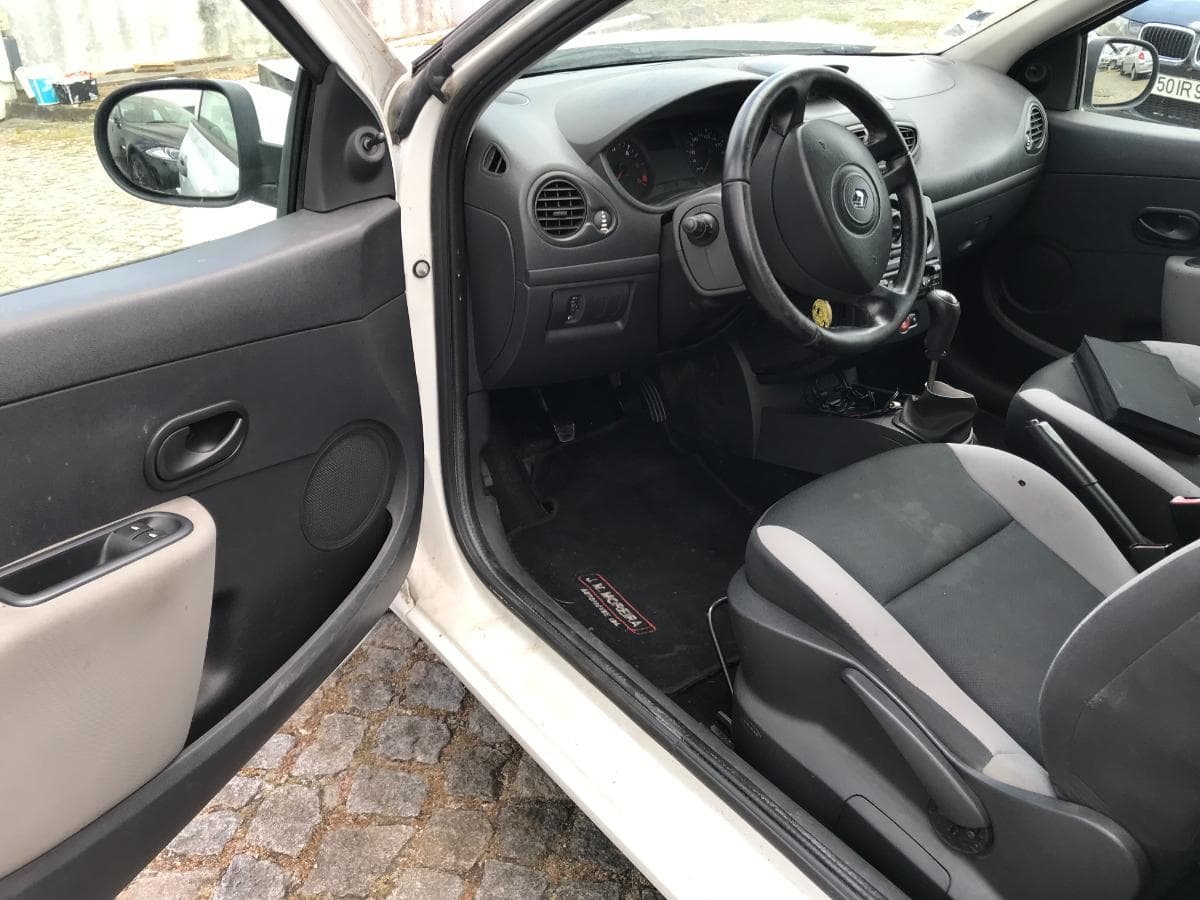 Renault Clio 1.5 DCI · Ano 2009 — imagem 20