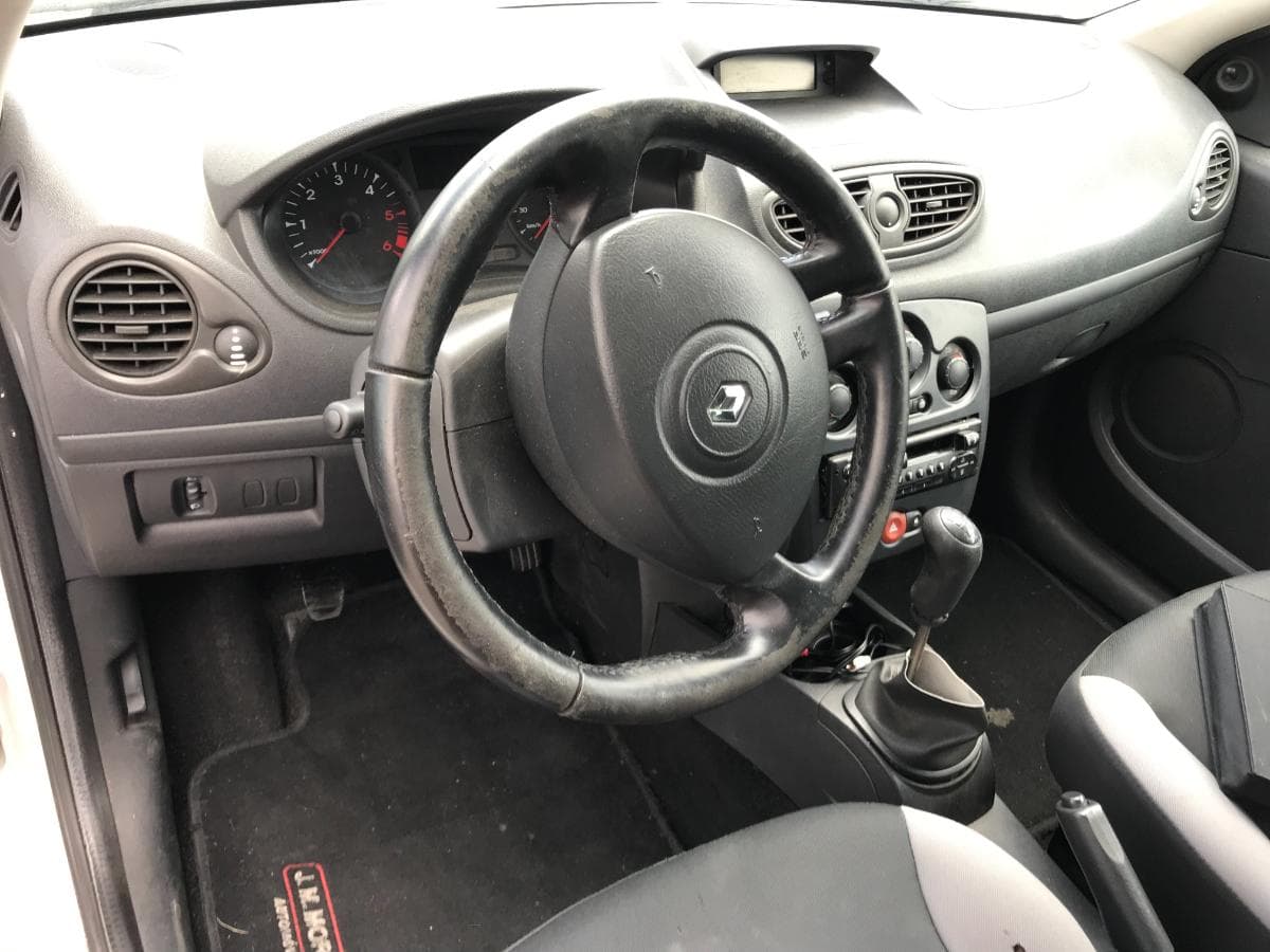 Renault Clio 1.5 DCI · Ano 2009 — imagem 24