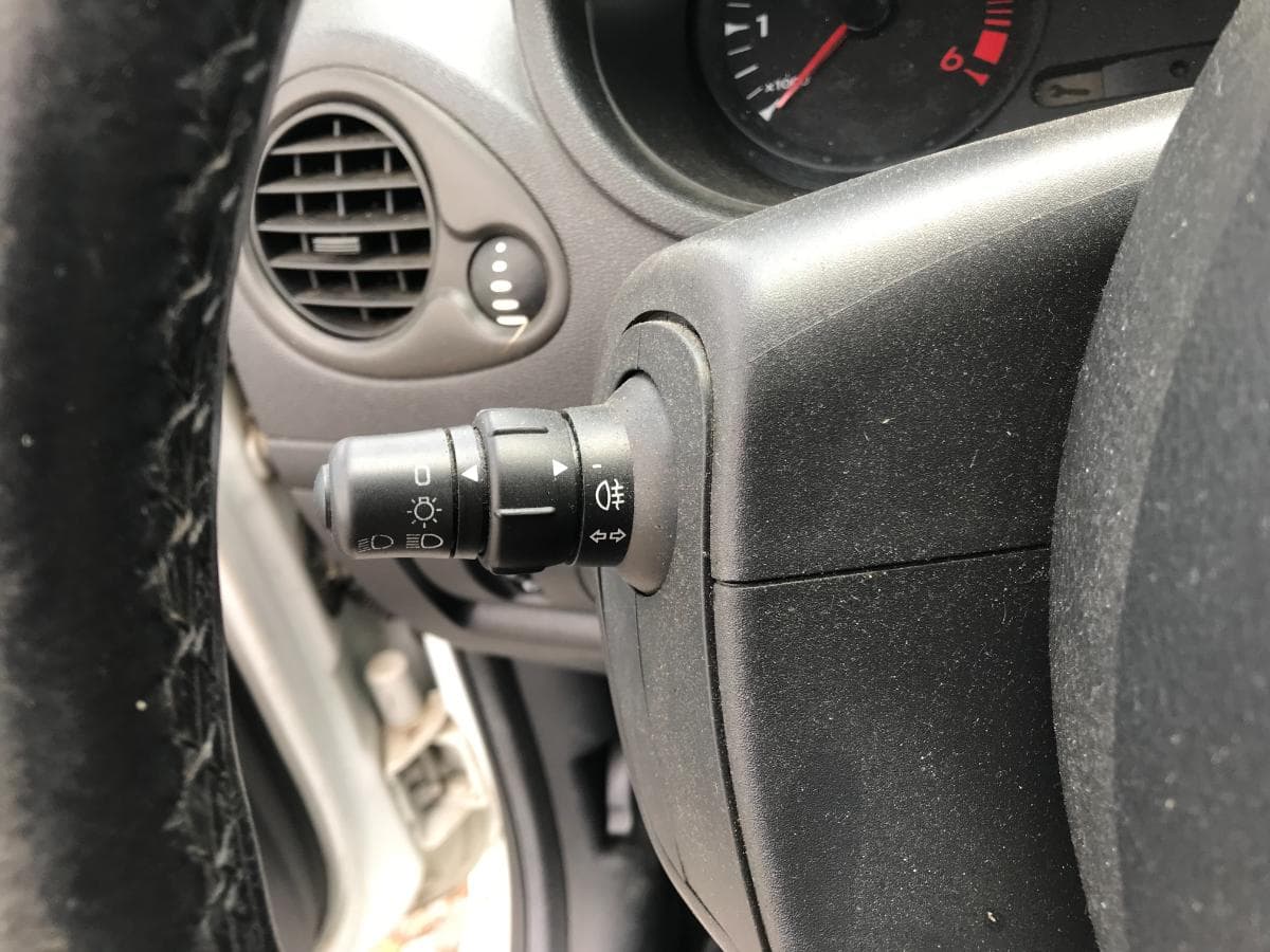 Renault Clio 1.5 DCI · Ano 2009 — imagem 25