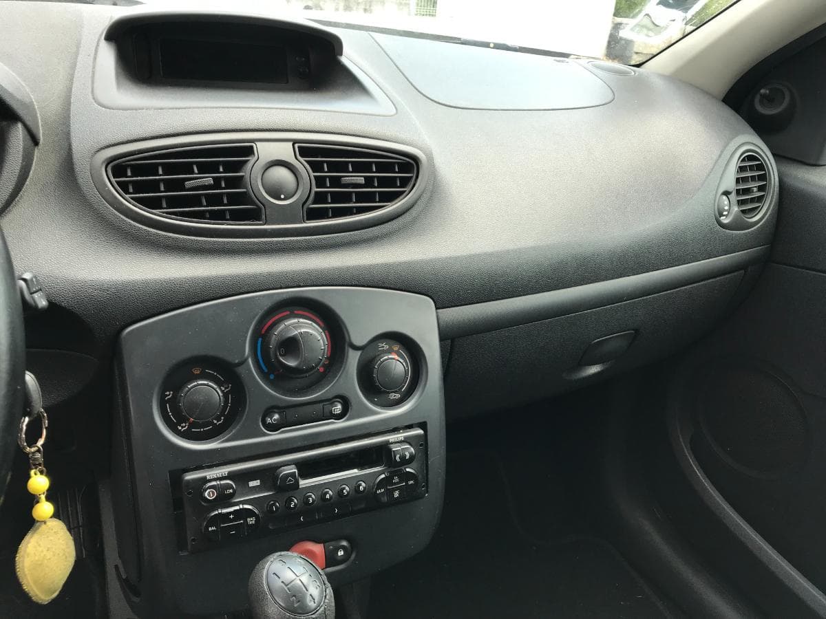 Renault Clio 1.5 DCI · Ano 2009 — imagem 27
