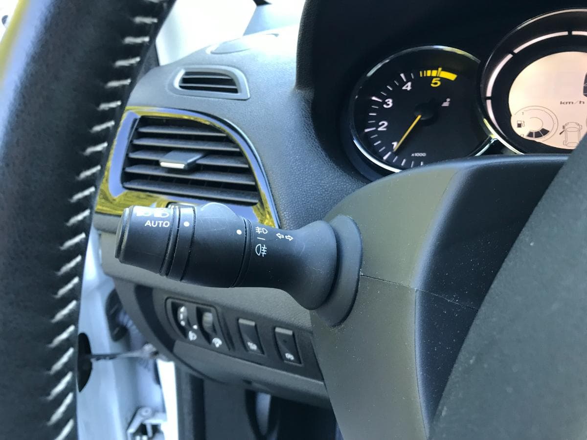 Renault Mégane 1.6 DCI Coupé · Ano 2015 — imagem 24