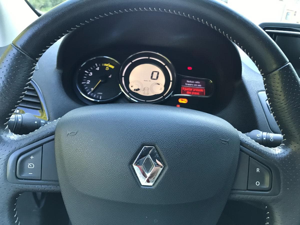 Renault Mégane 1.6 DCI Coupé · Ano 2015 — imagem 29