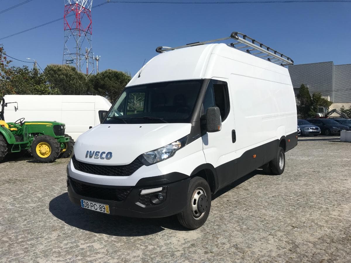 Iveco Daily 35C15 · Ano 2014 — imagem 3