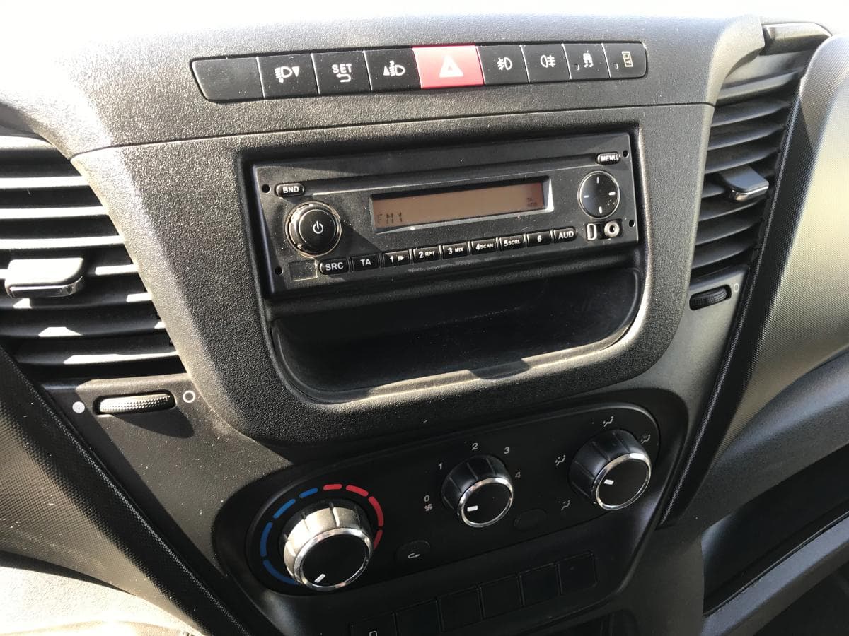 Iveco Daily 35C15 · Ano 2014 — imagem 25