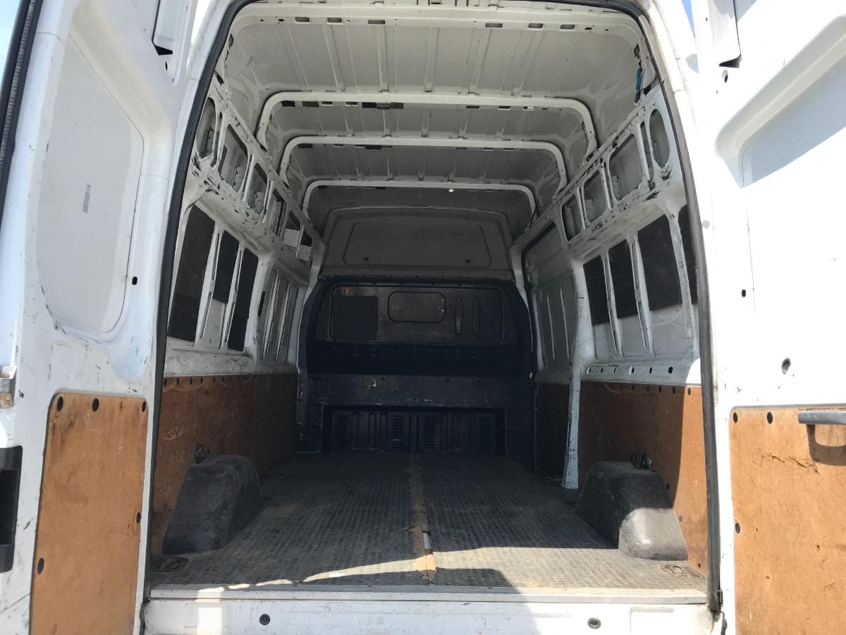 Ford Transit 350L · Ano 2011 — imagem 8