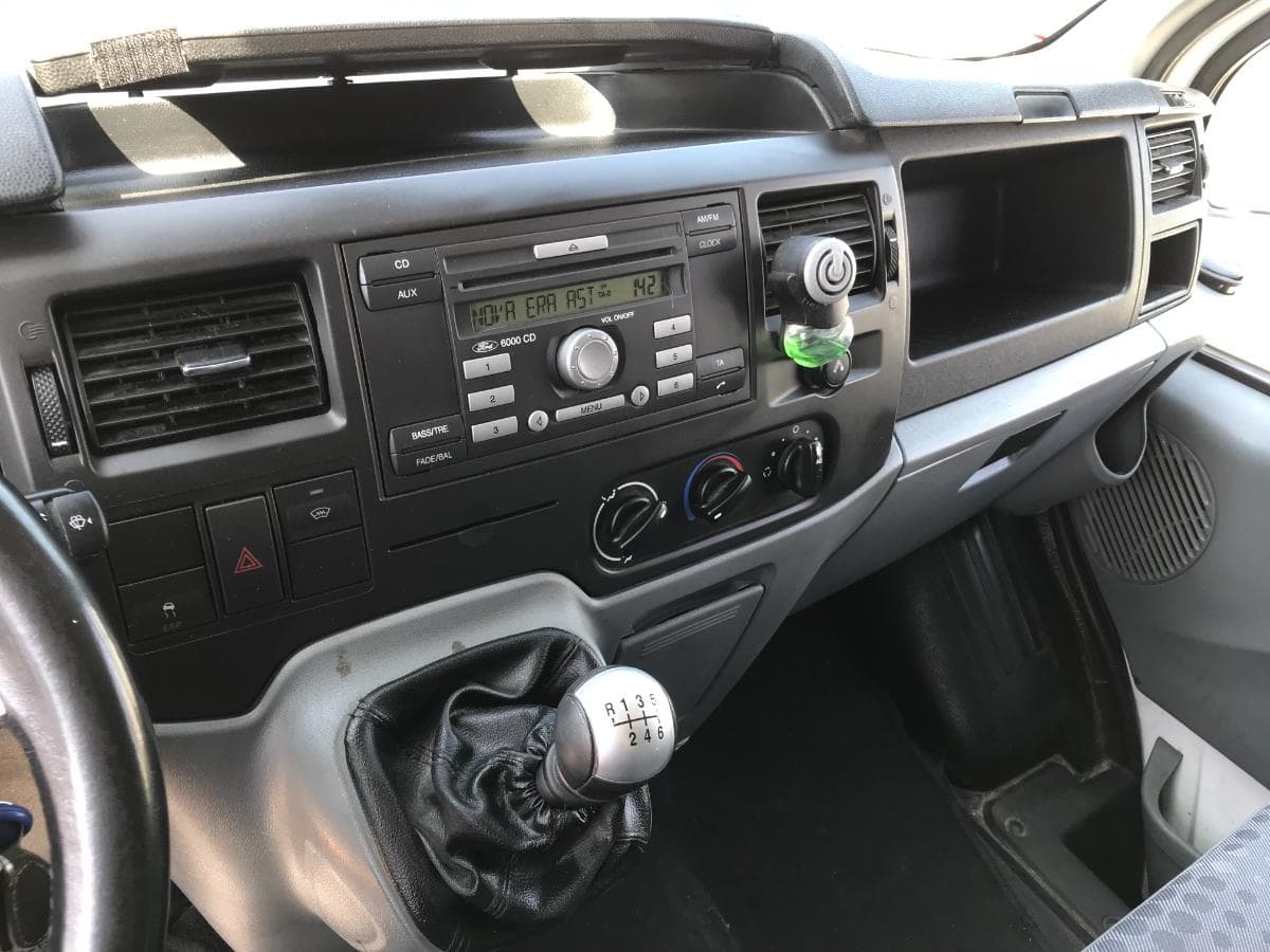 Ford Transit 350L · Ano 2011 — imagem 26