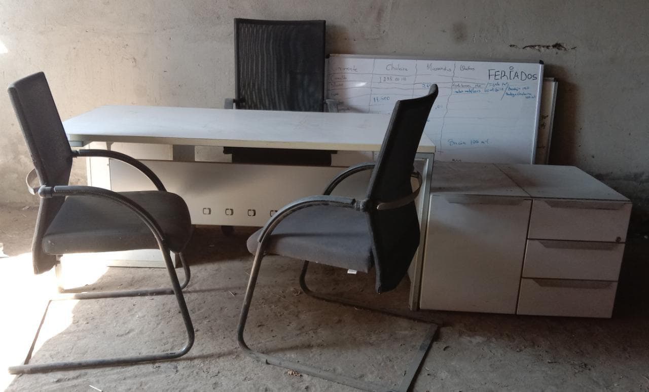 Mobiliário de escritório · — imagem 1