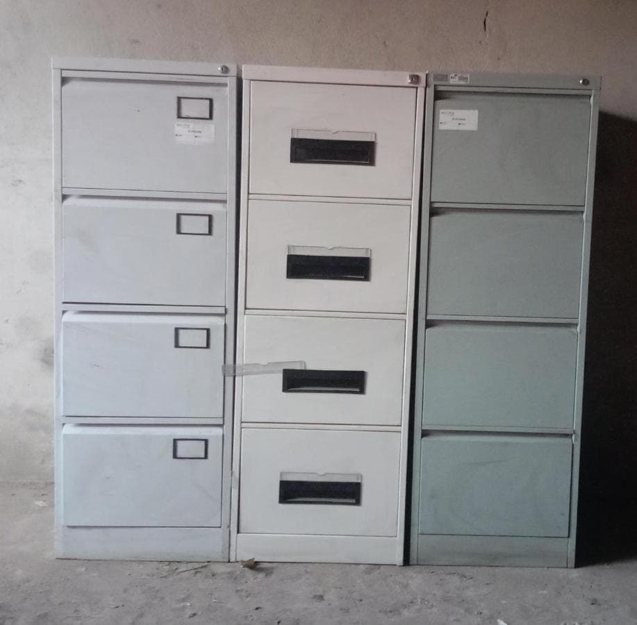 Mobilier de bureau · — image 1