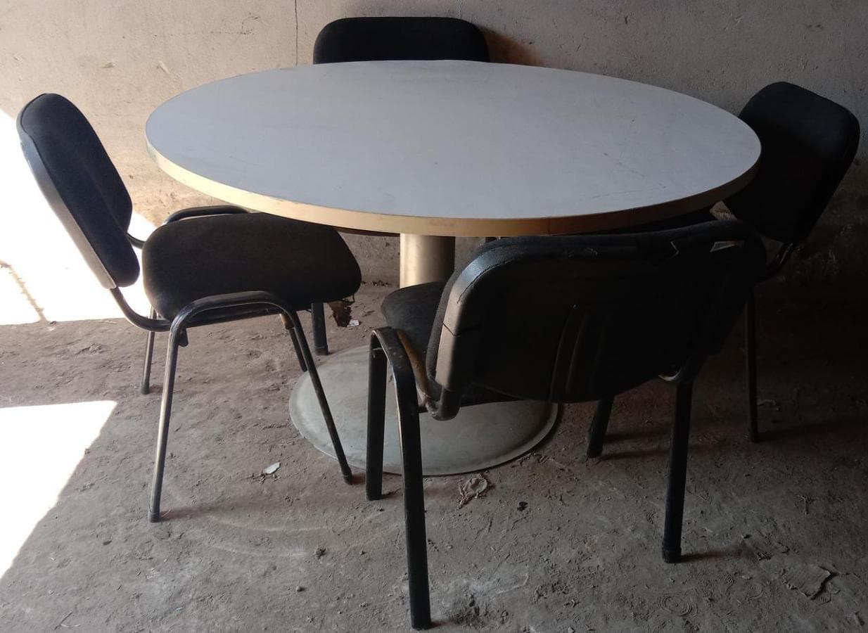 Mobilier de bureau · — image 1