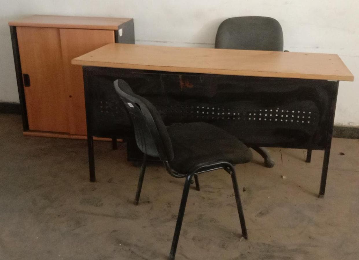 Mobilier de bureau ·