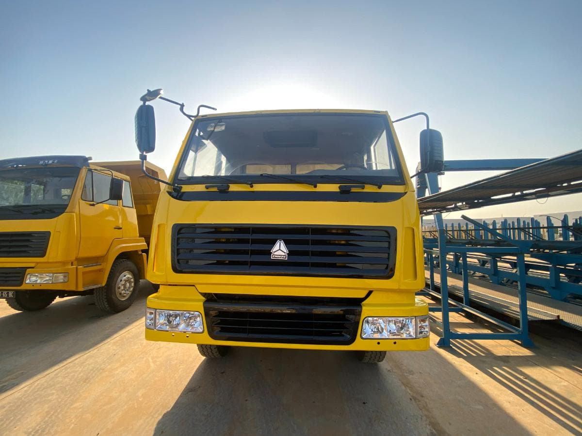 Camião basculante (38 Ton.) · Viana, Luanda. — imagem 2